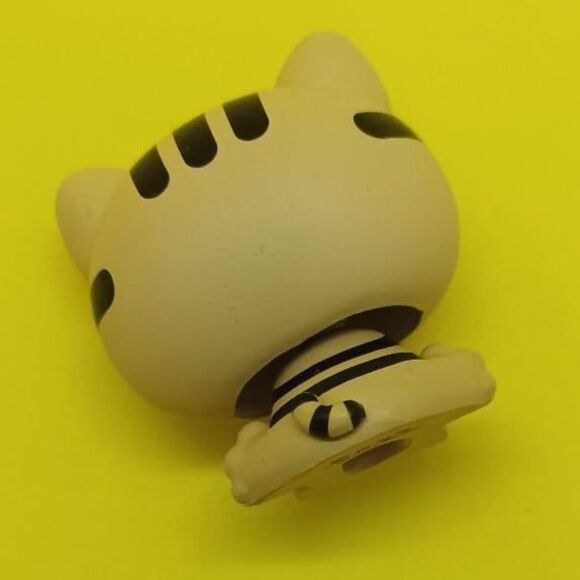 Tama and friends white cat Shaky head figurine - Picture 8 of 8